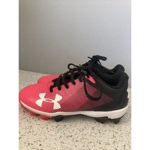 Girl’s Under Armour Black And Pink Softball Cleats Size 2.5. Good Condition.